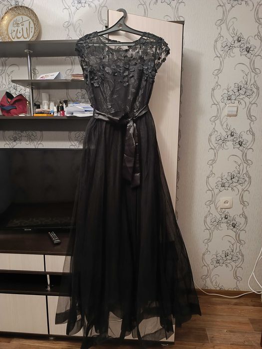 Вечернее черное платье