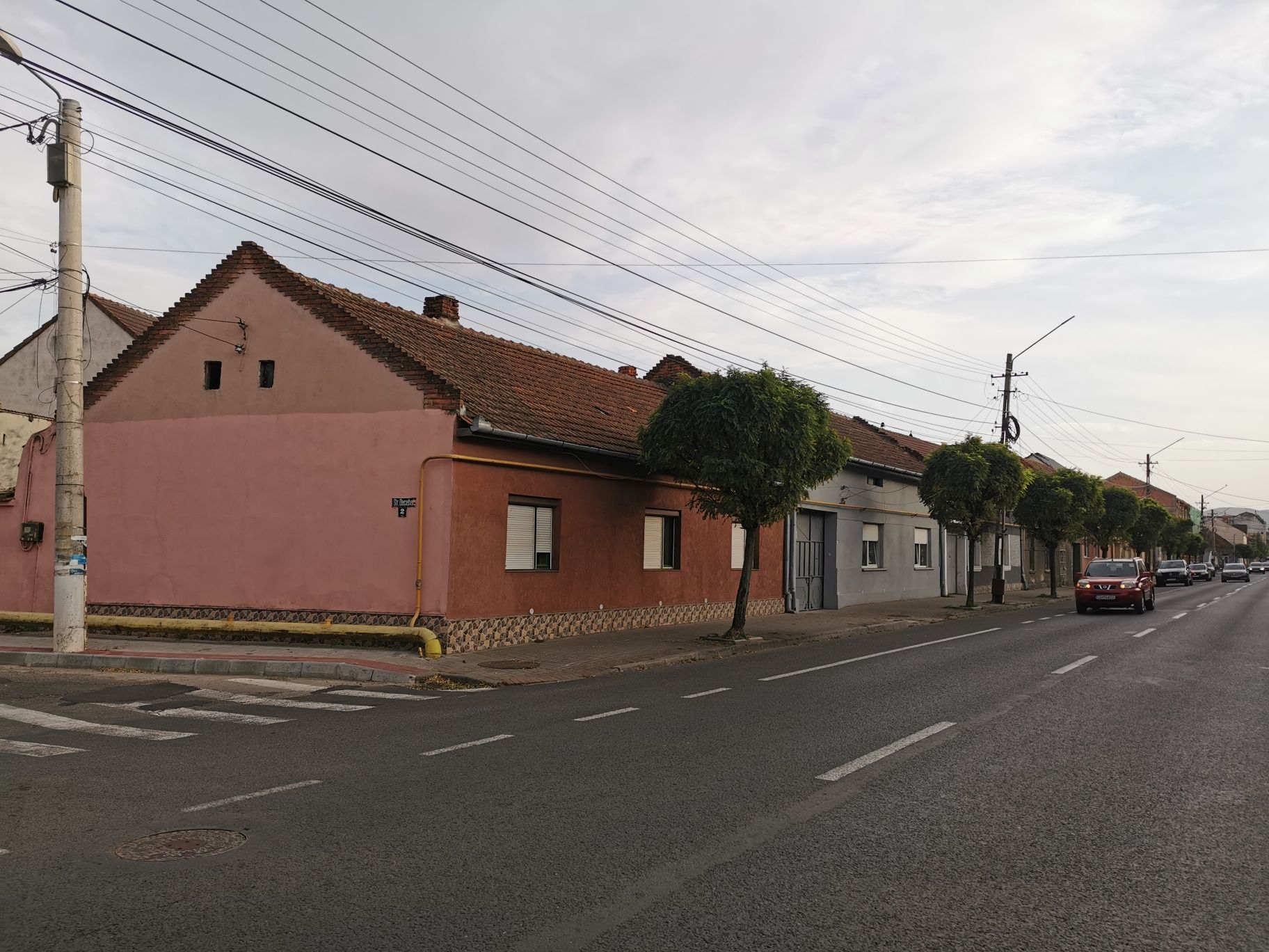 Ofer casa spre închiriere doar pentru spatii comerciale!