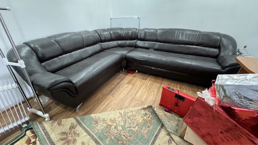Кожанный диван угловой
