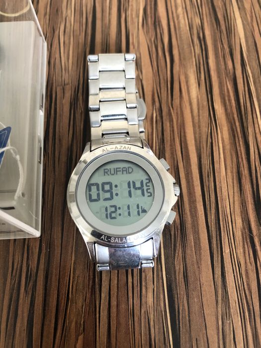 Часы новые цена за обе нарх икаласига 500