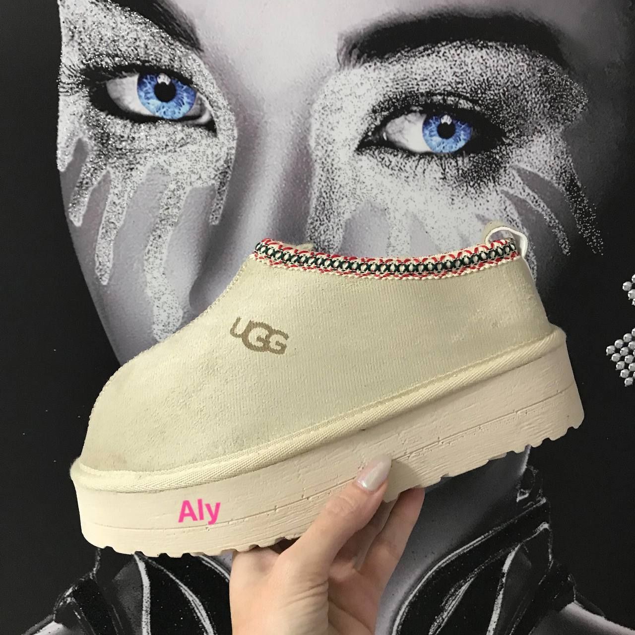 Ugg Dama detalii in privat