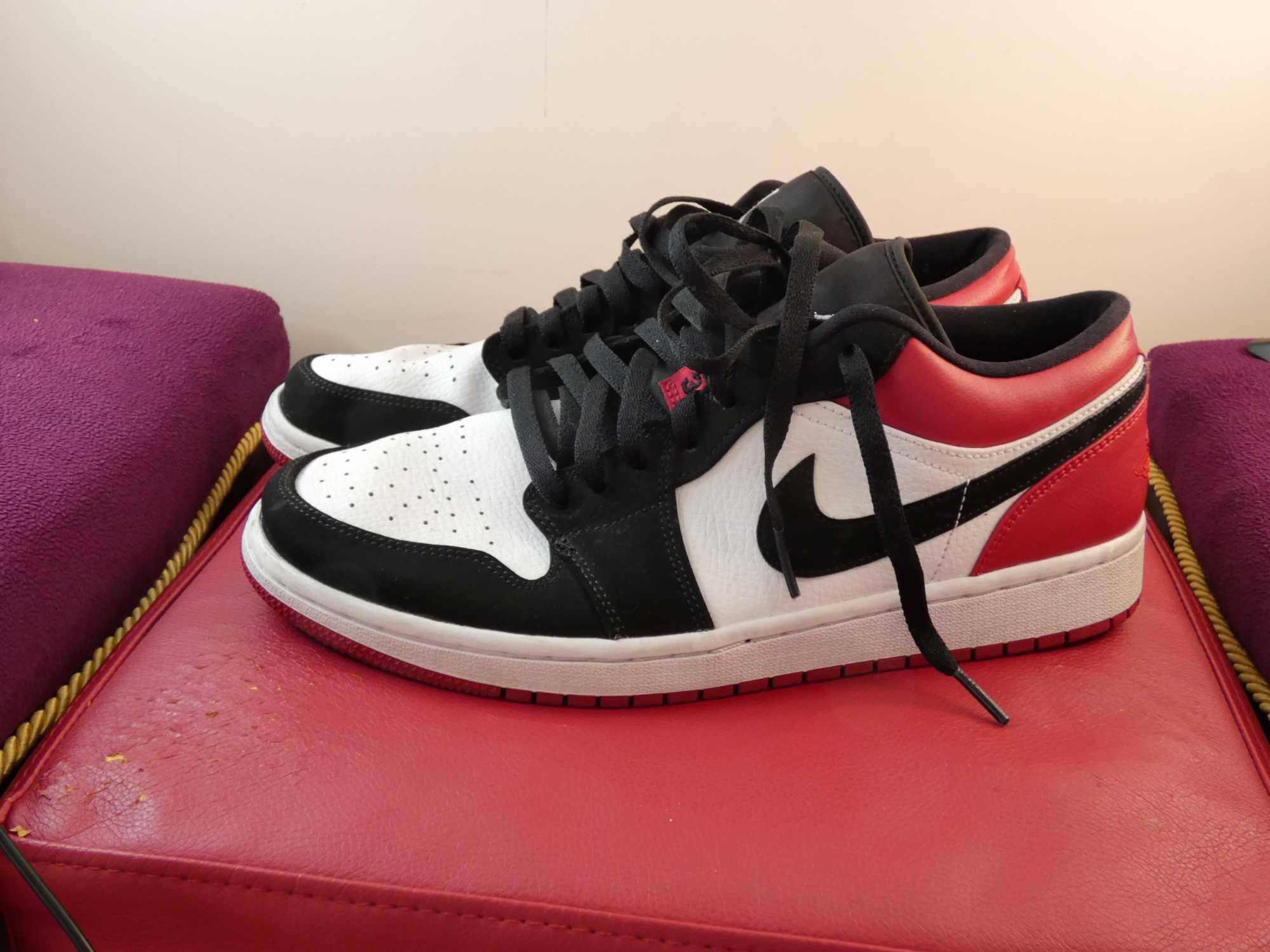 Jordan 1 Low
Black Toe