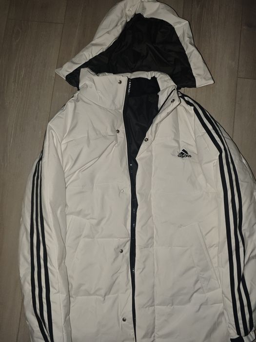 Новый белый длинный стройный пуховик Adidas