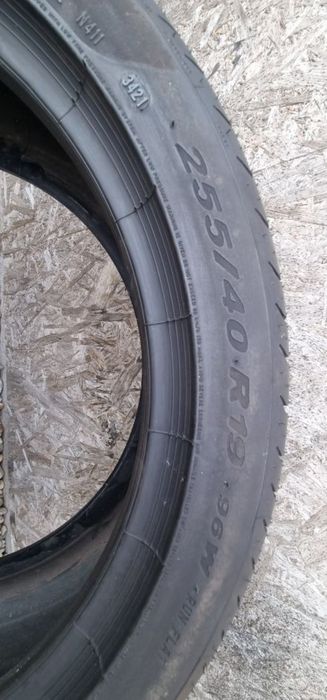 Anvelopa Pirelli RunFlat RSC 255/40 R19 96Y Bridgestone 235/40 R19 96W