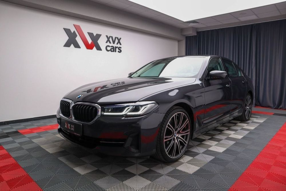 BMW Seria 5 BMW Seria 5 xDrive 545e Faruri Laser Keyless Trapa Assisted Driving