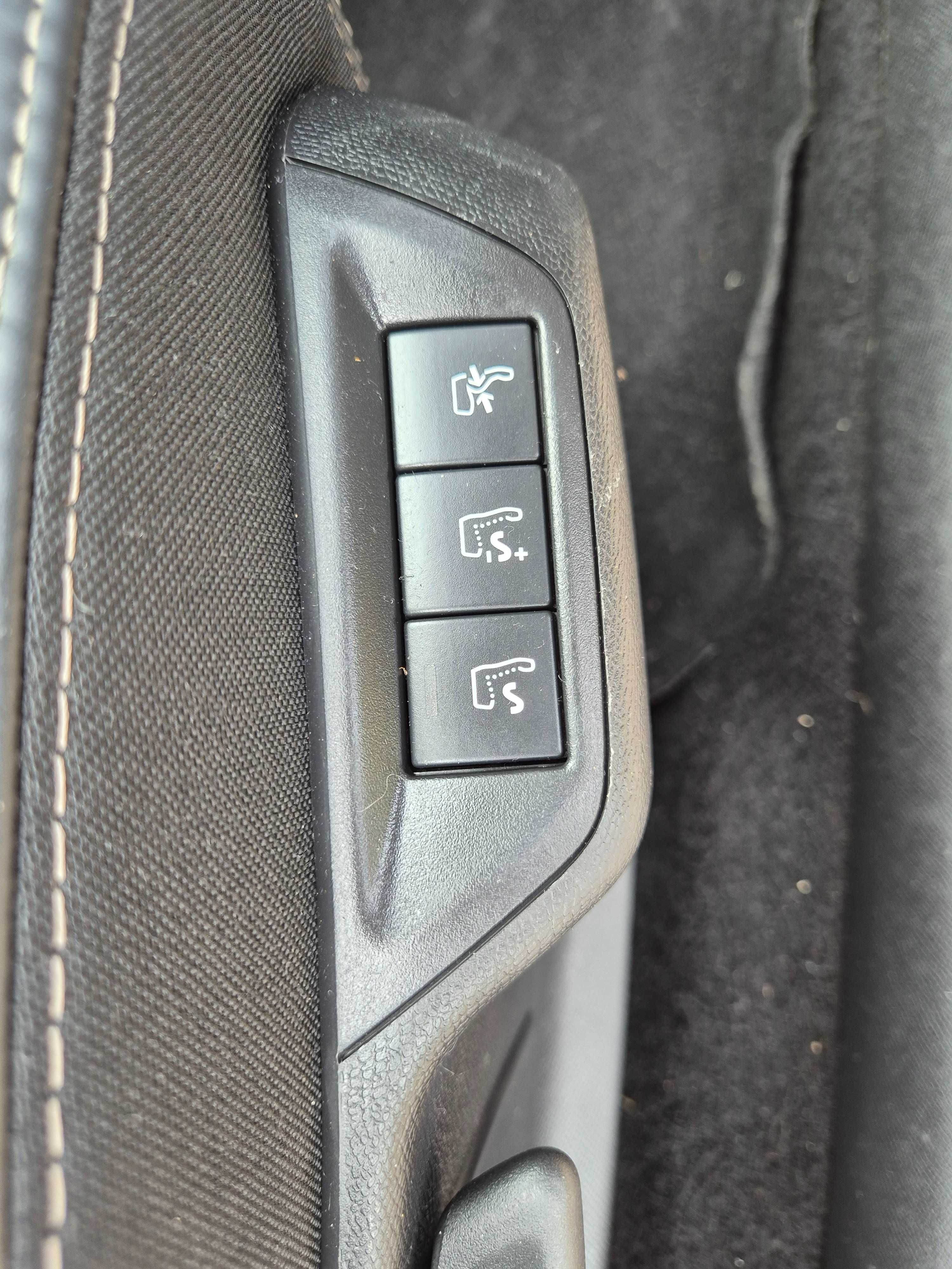 PEUGEOT 308,an 2017, 1,2  automat,161500 km, full,option,ÎNMATRICULATĂ