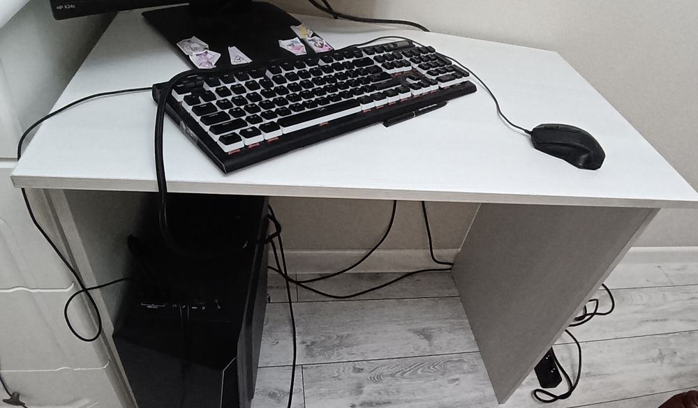 Продам столы письменные