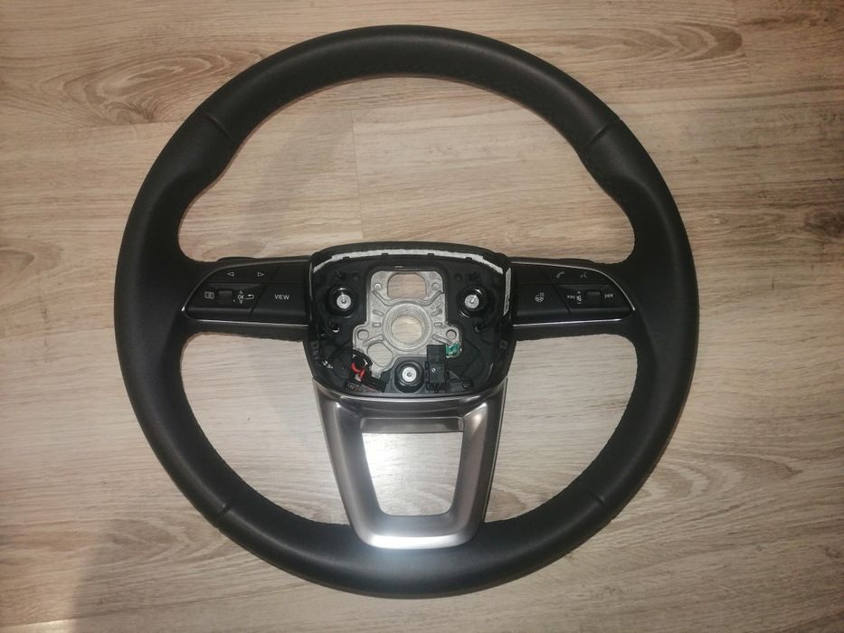 Продавам волан Audi нов