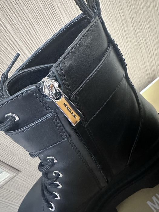 Ghete michael kors noi