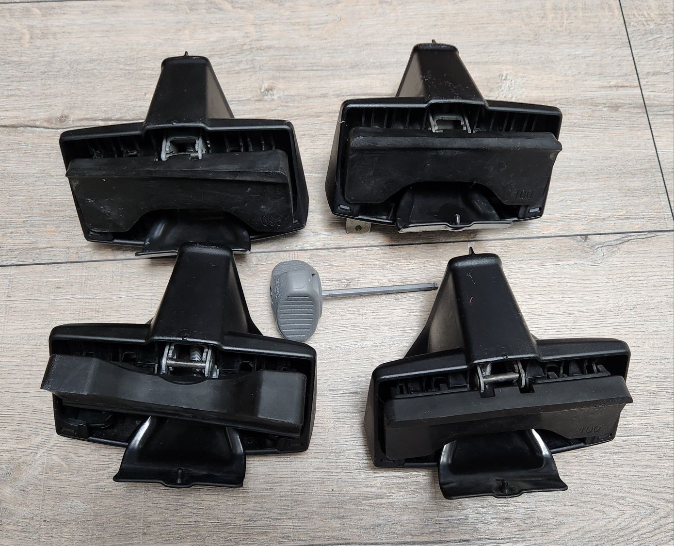 Picior Prindere Thule Evo Clamp  pentru Volkswagen Passat Sedan (4 Uși