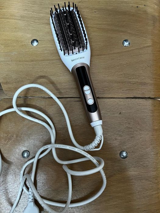 Vând scule pentru coafura.