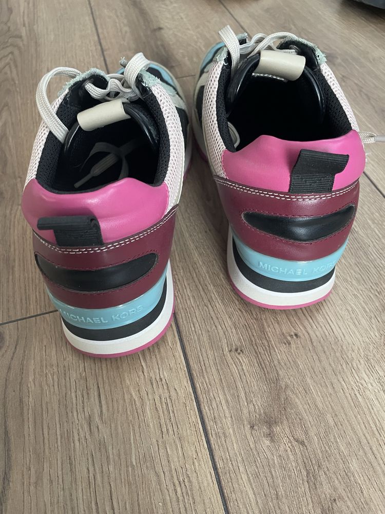 Маратонки Michael Kors и Skechers