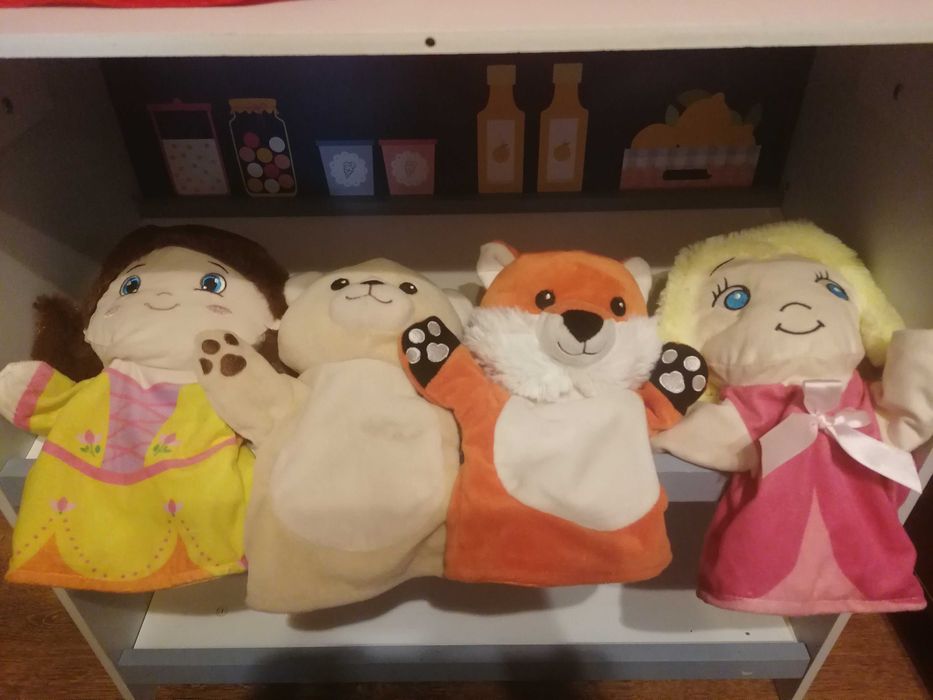 Teatru de păpuși și "piață" cu 4 marionete