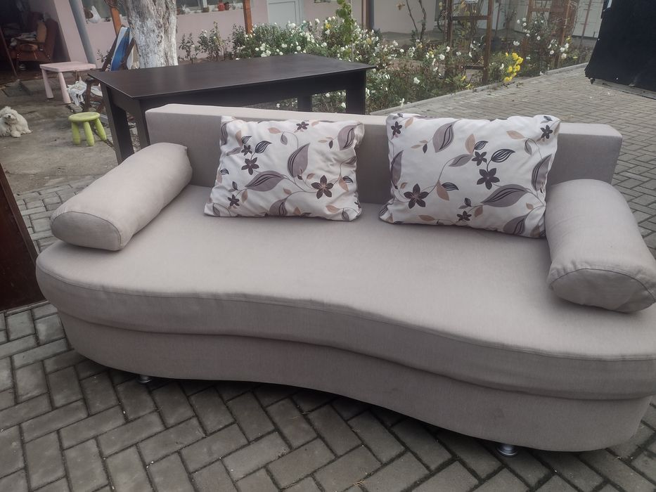 Vând canapea și colțar extensibila