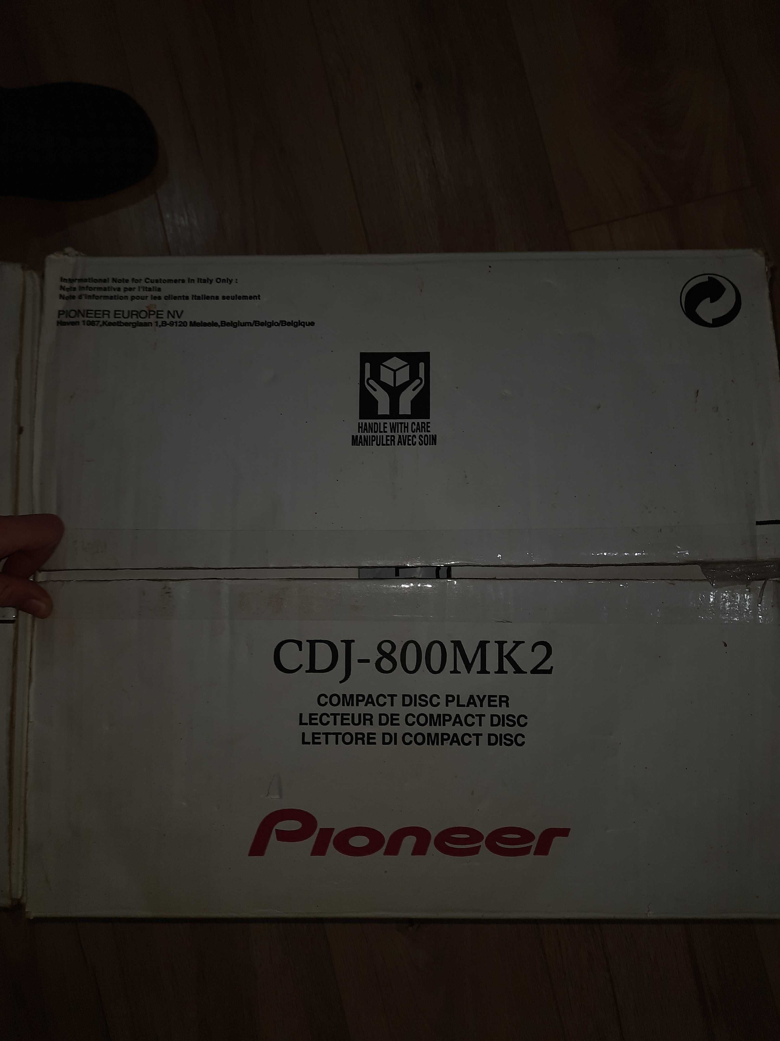 Pioneer CDJ-800MK2 броя + DJ Mixer Pioneer DJM60DJM600