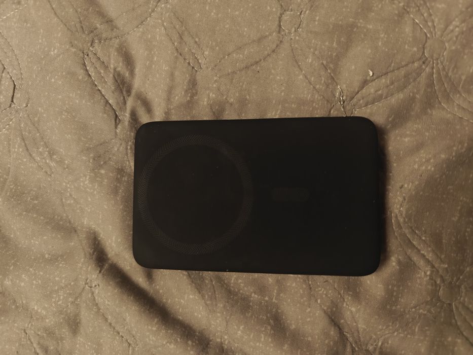 НОВЫЙ беспроводной Повербанк в идеальном состоянии для айфона