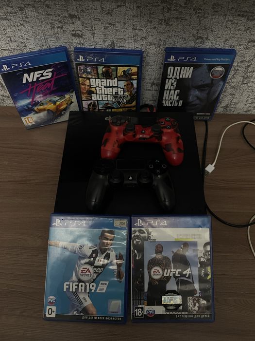 Продам Пс 4 / 2 джостика / 8 игр
