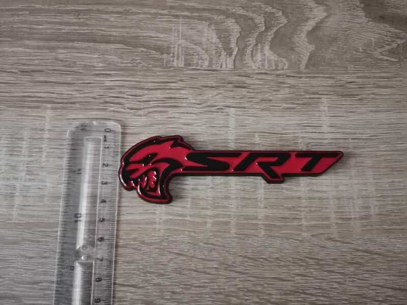 SRT Hellcat черно с червено емблема лява