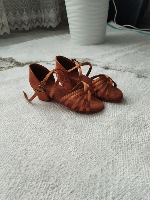 Продам новые бальные туфли, размер 29 и 28