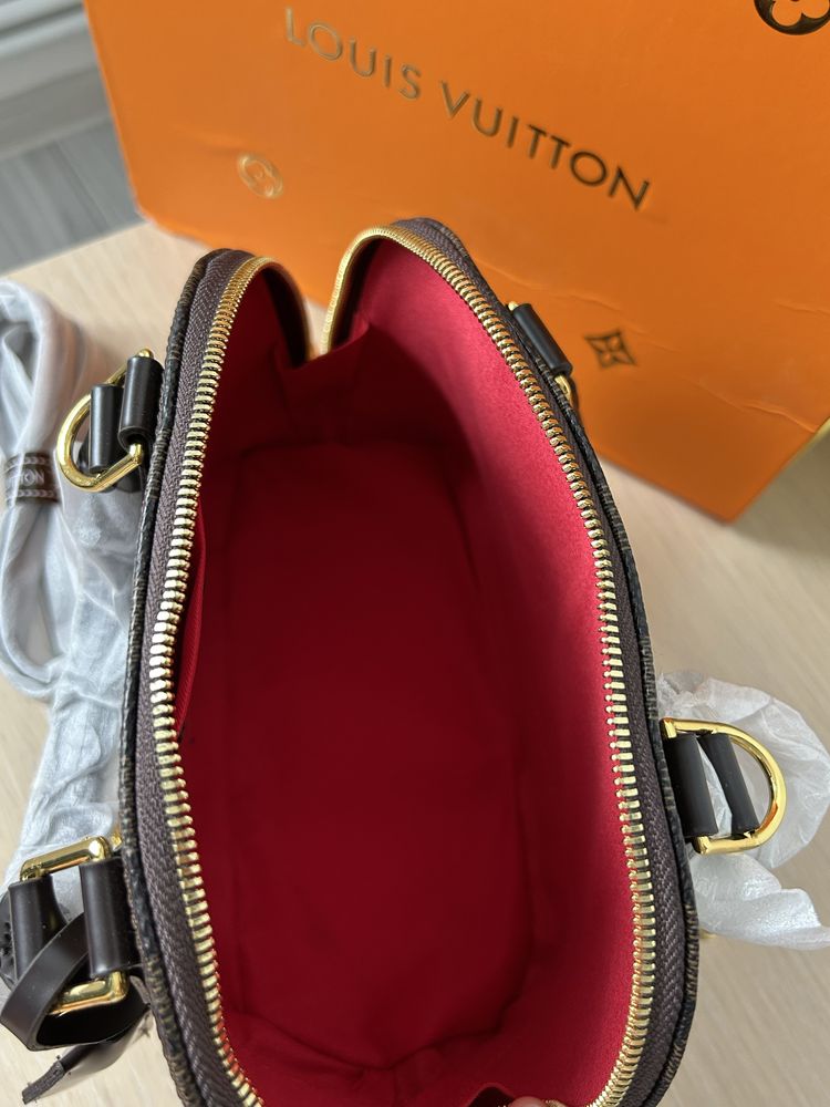 Geanta Louis Vuitton Alma