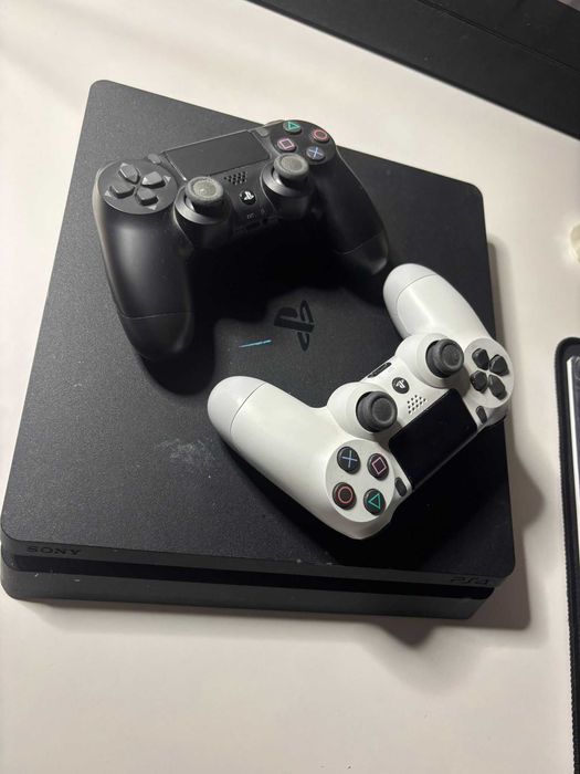 PlayStation 4 PRO 1TB - Black + 3 Jocuri