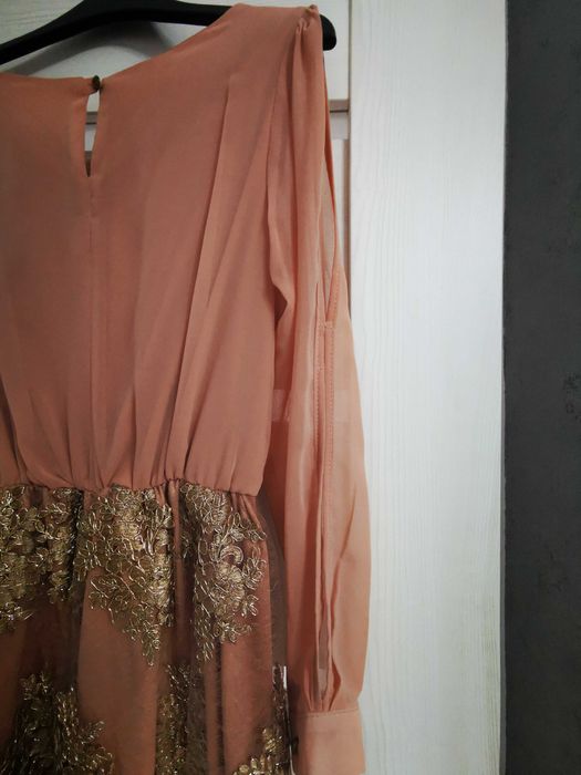 Rochie cu voal fin și broderie manuala