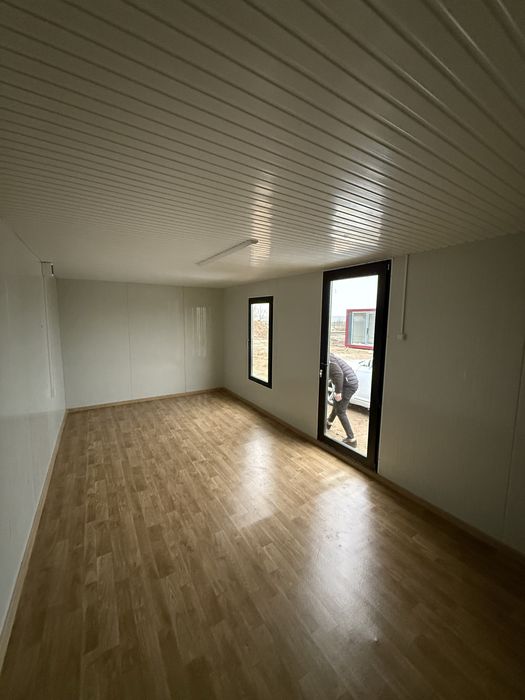 Container cu vitrina si riflaje de lemn livrare in toata romania