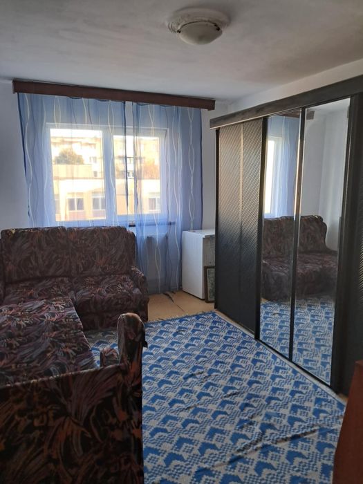 De inchiriat, 3 camere, Filiasi