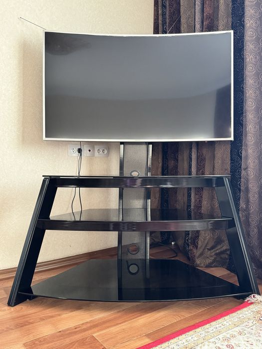 Продам тумбу под телевизор