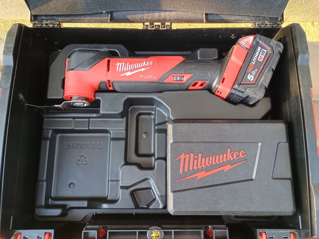 Multifunctionala milwaukee fmt + baterie 5 ah+ cutie   impecabila