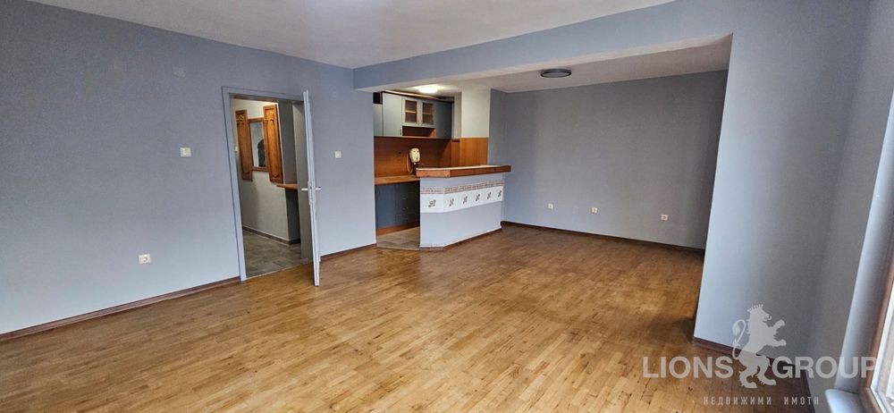 Южен Двустаен Апартамент в района на Зимно кино Тракия