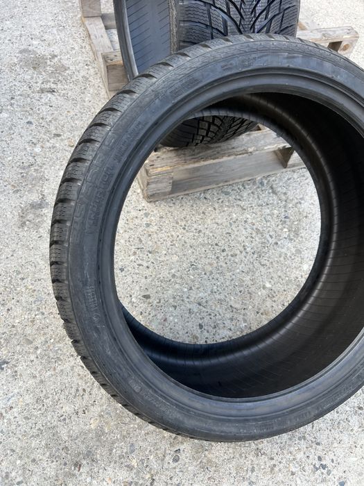 2 anvelope de iarna noi 245/35/19 Nokian!