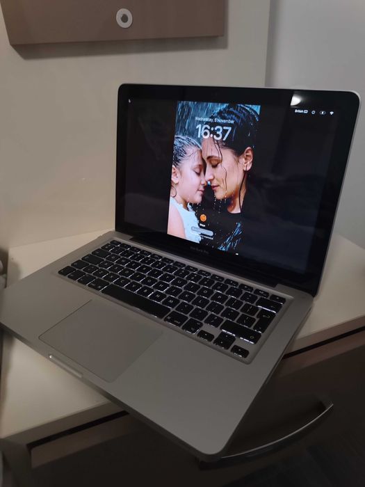 MacBook Pro i5 Leptop