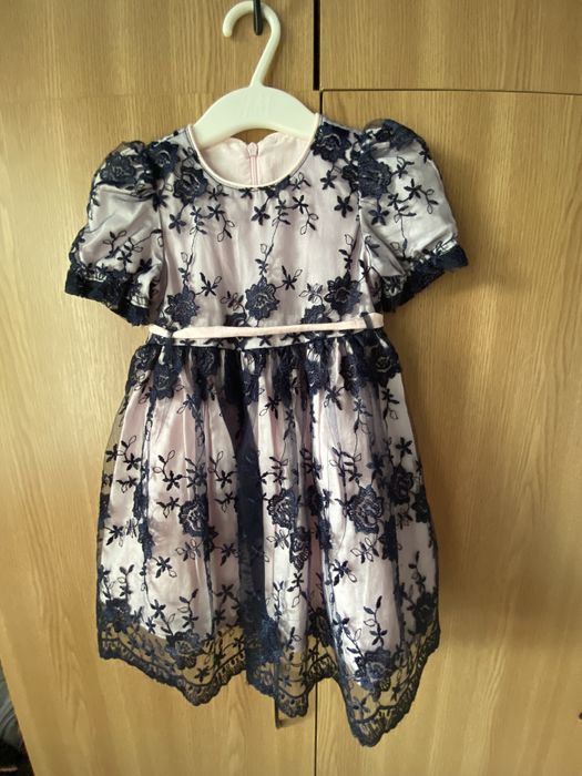 De vânzare rochiță