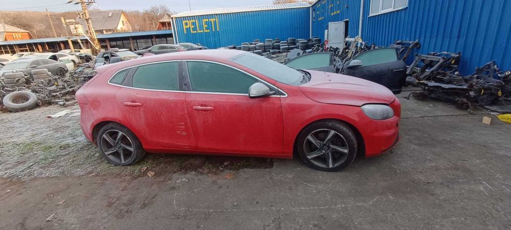 Dezmembrez  Volvo V40 R-Design D3 2.0 d 2013