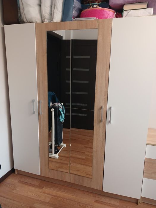 Продам спальный шкаф и комод в хорошем техническом состоянии.