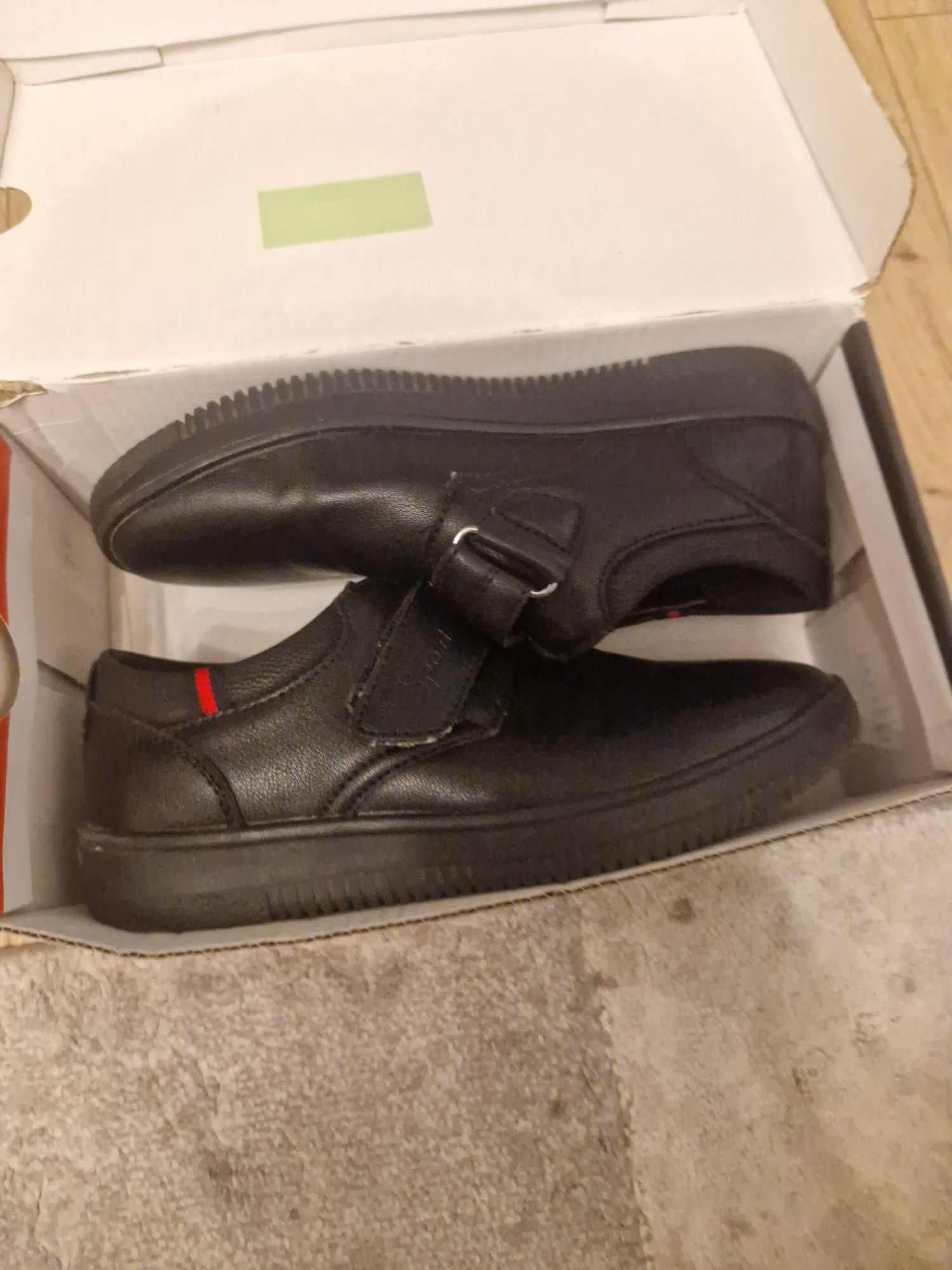 Vand pantofi baieti marime 31