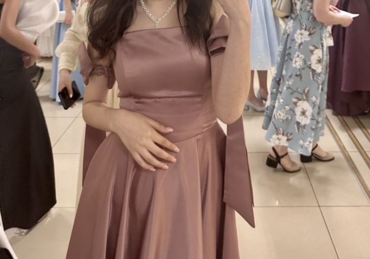 Продам вечернее платье   (Нал,перевод)