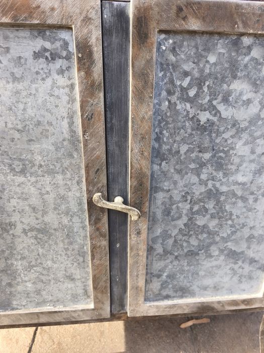 Метална аптекарска витрина от царско време