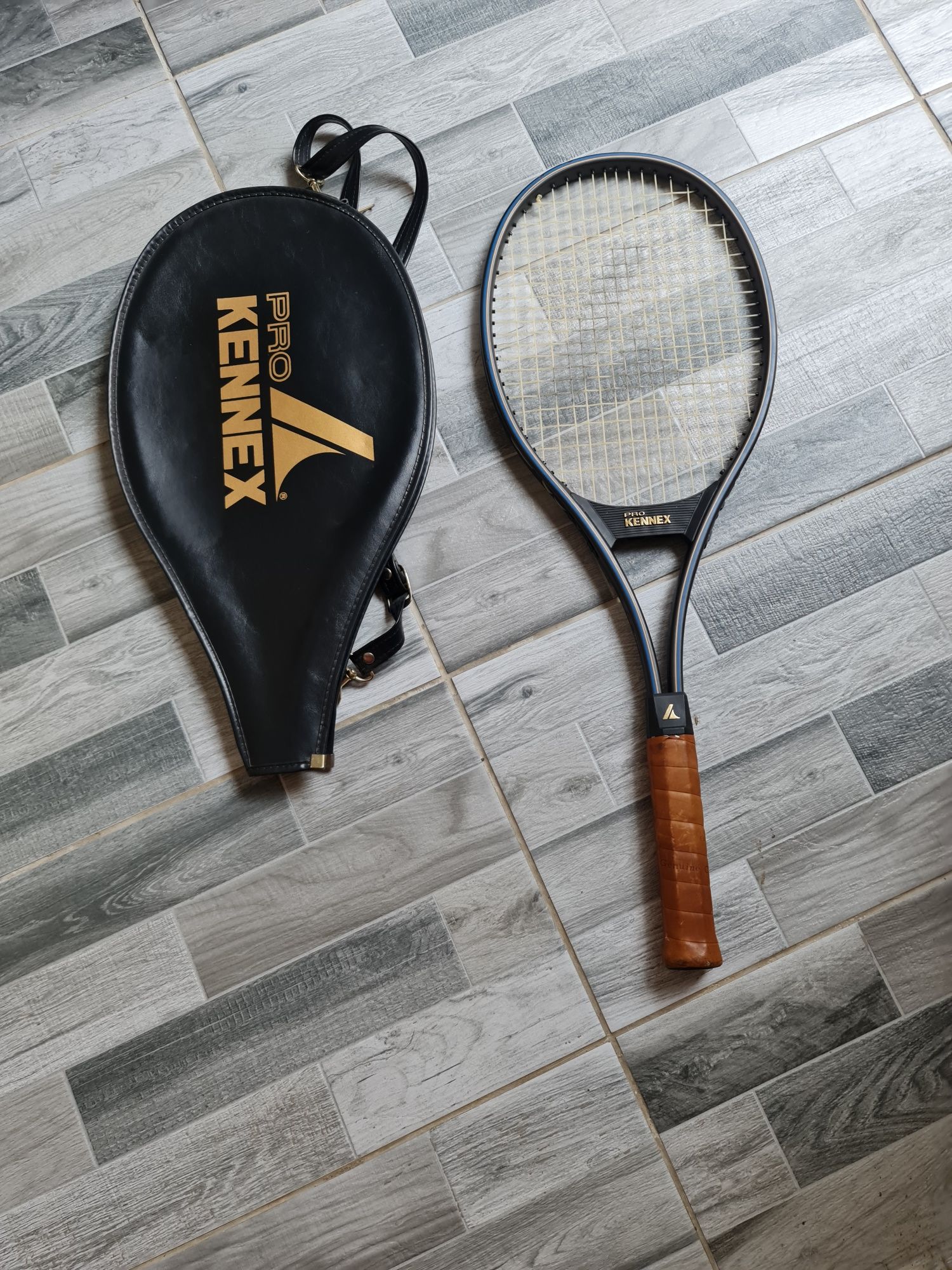 Vand paletă de tenis KENNEX PRO