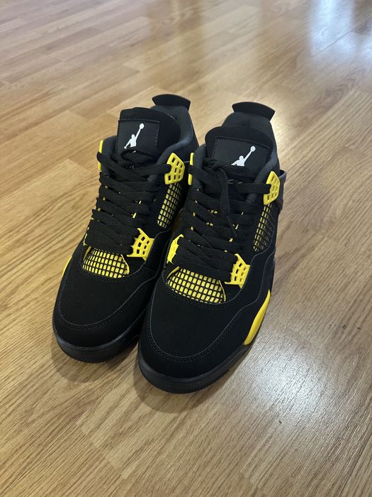 Jordan 4 Bolt.