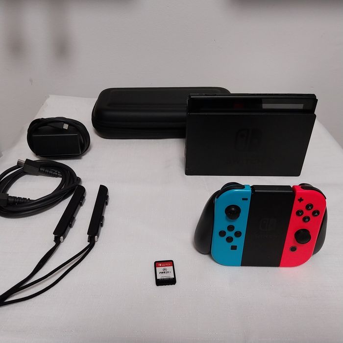 Consola NINTENDO Switch 2019,se vinede cu 3 jocuri!