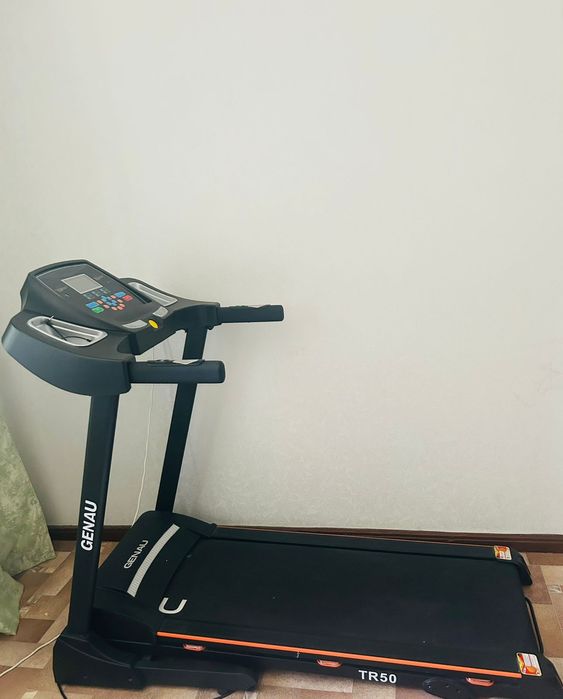 Продается беговая дорожка Genau TR50 , стулья