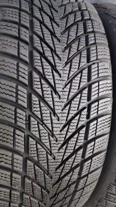 2бр. зимни 215/45/18 GoodYear Ultra Grip Performance 3
dot23
7.2mm
вно