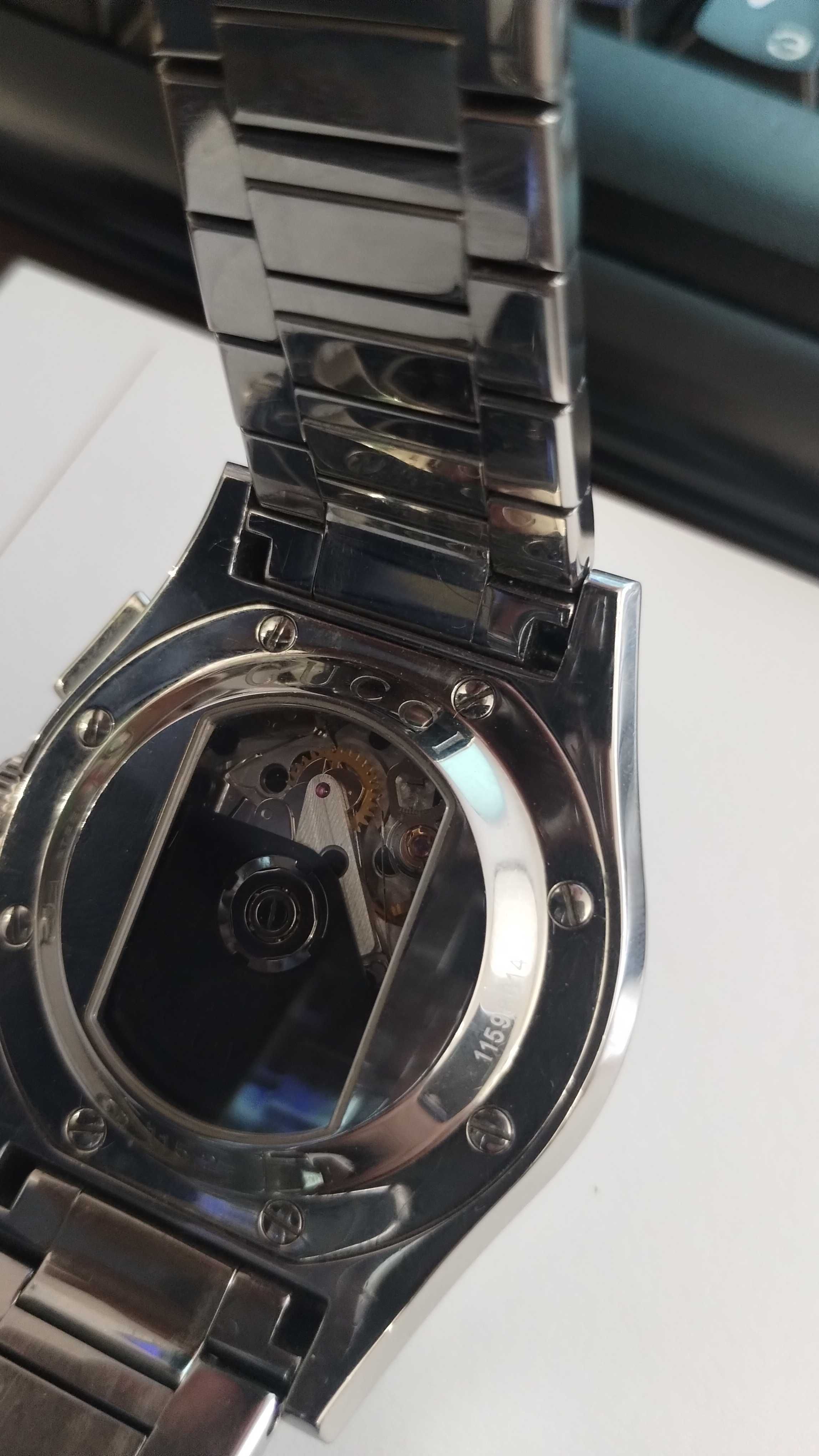 Часовник Gucci Pantheon Valjoux 7750 44mm