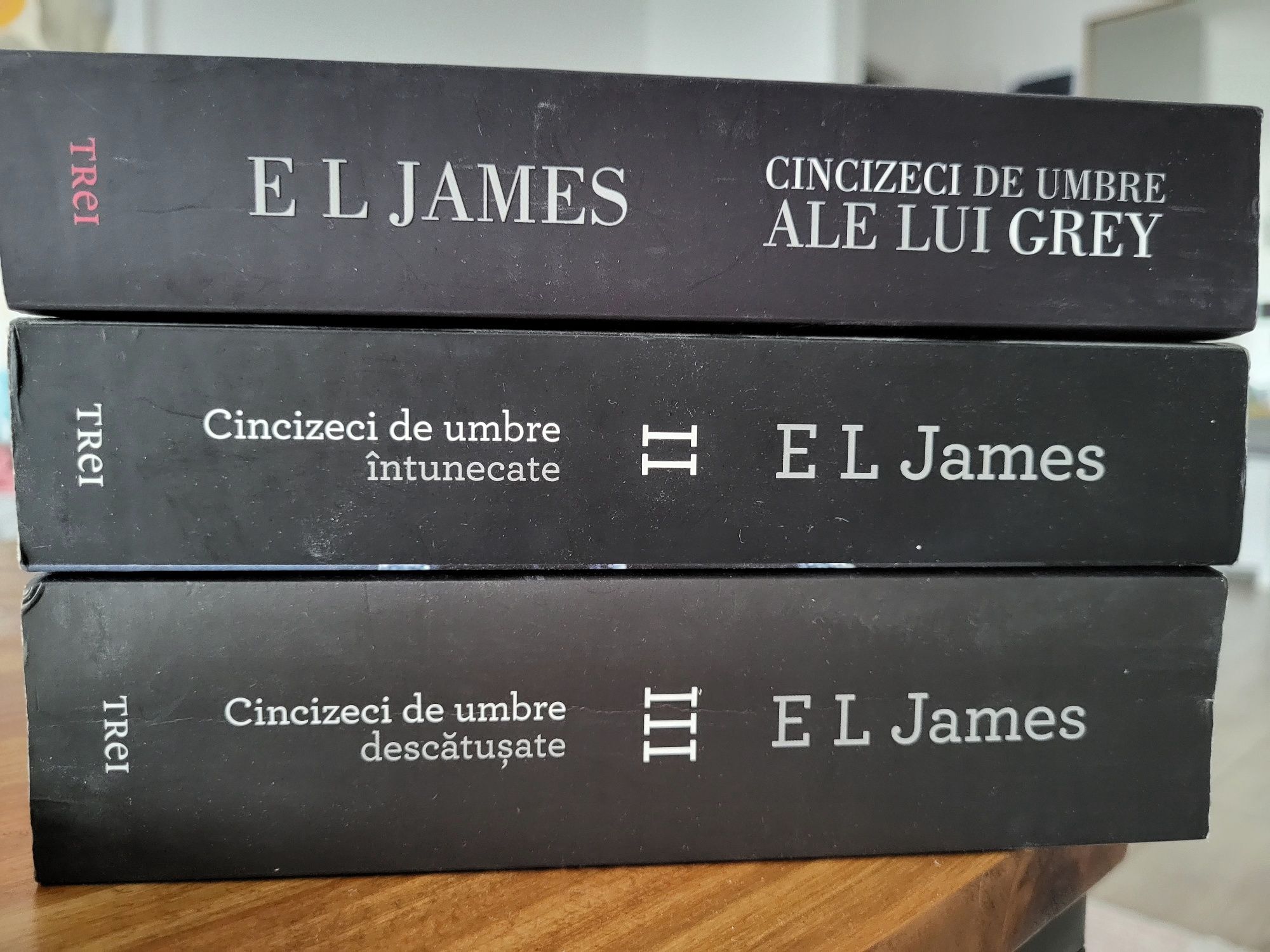 Cincizeci de umbre - vol I, II și III