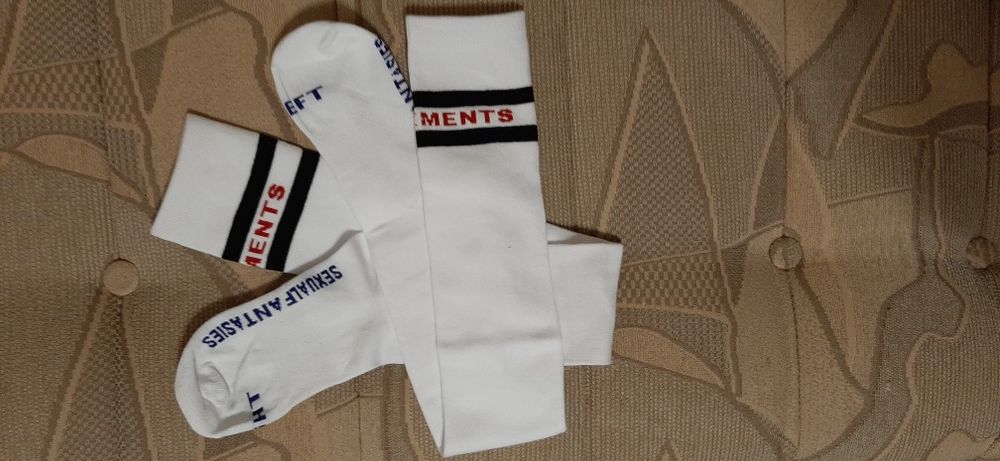 VETEMENTS дълги чорапи над коляното