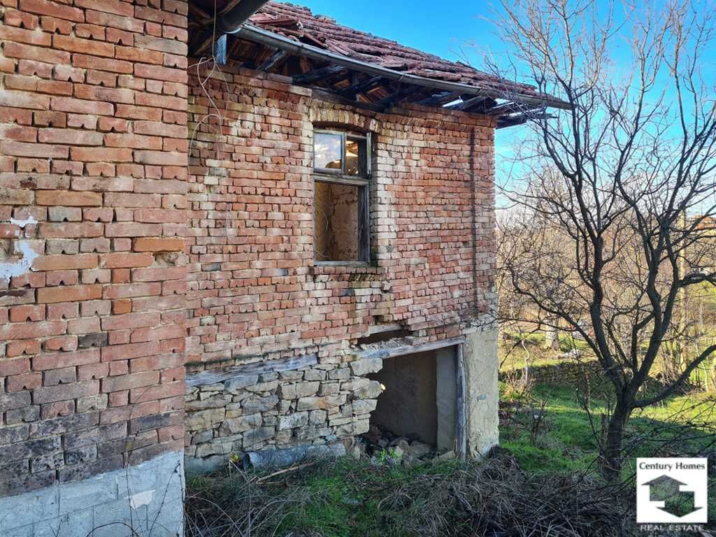 155077 Стара къща за основен ремонт, с каменни основи, с. Владислав