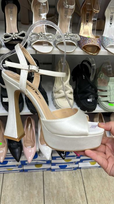 Pantofi cu platforma, marimea 38, nuanta alb - ivory