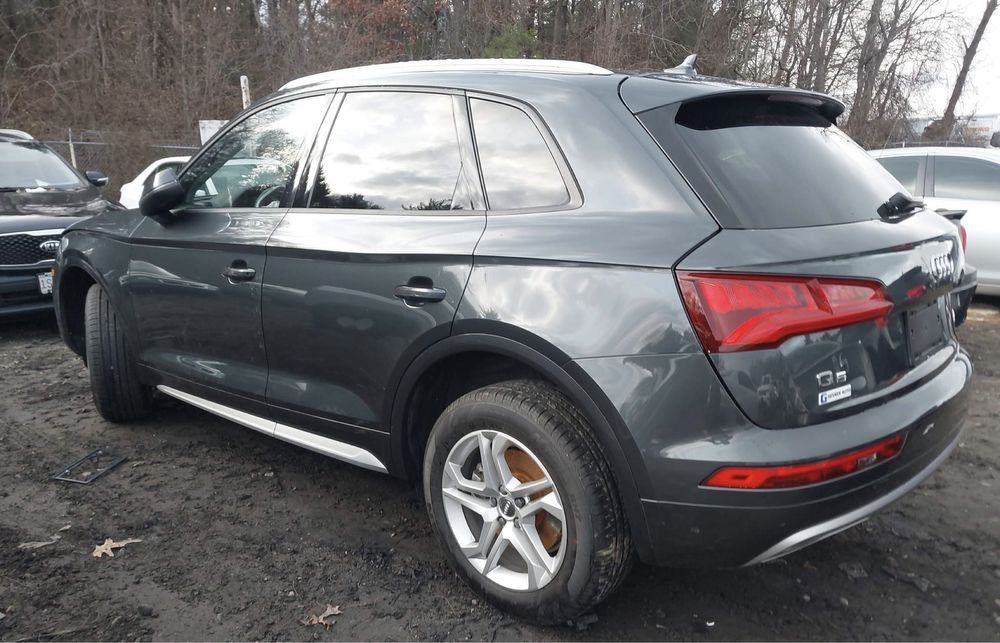 Audi Q5 45TFSI 280 cai Quattro Usor Avariat